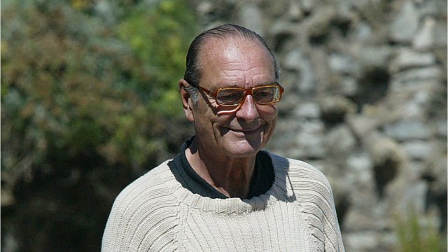 GALA VIDÉO - Flashback - Jacques Chirac à Saint-Tropez : cocktail, bains de foule… ses petites habitudes en vacances