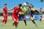 HLV Đinh Thế Nam động viên U19 Việt Nam sau trận thua U19 Malaysia