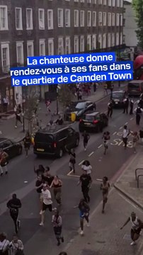 Des centaines de personnes poursuivent Nicki Minaj dans les rues de Londres