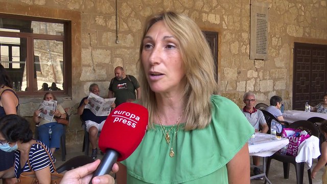 El incendio en las Hurdes evoluciona “desfavorablemente” y decenas de vecinos son desalojados