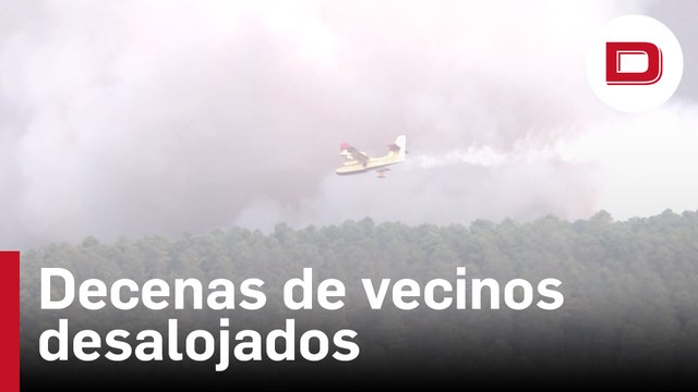 El incendio en las Hurdes evoluciona «desfavorablemente» y decenas de vecinos son desalojados