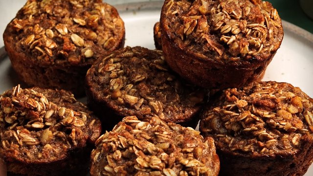 Breakfast Apple-Cinnamon Oatmeal Cakes Recipe
