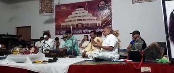 गुरु का किया पादुका पूजन, भजनों से मोहामन