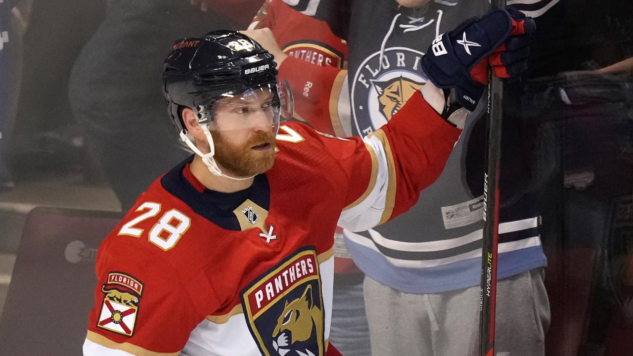 Claude Giroux And Goalies Lead NHL Free Agent Signings video Dailymotion