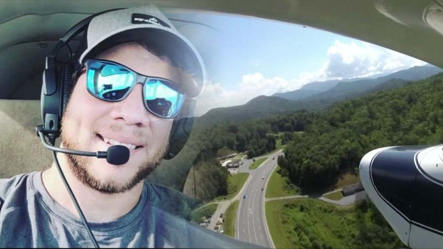 상공에서 고장난 경비행기...고속도로에 착륙 '구사일생' / YTN