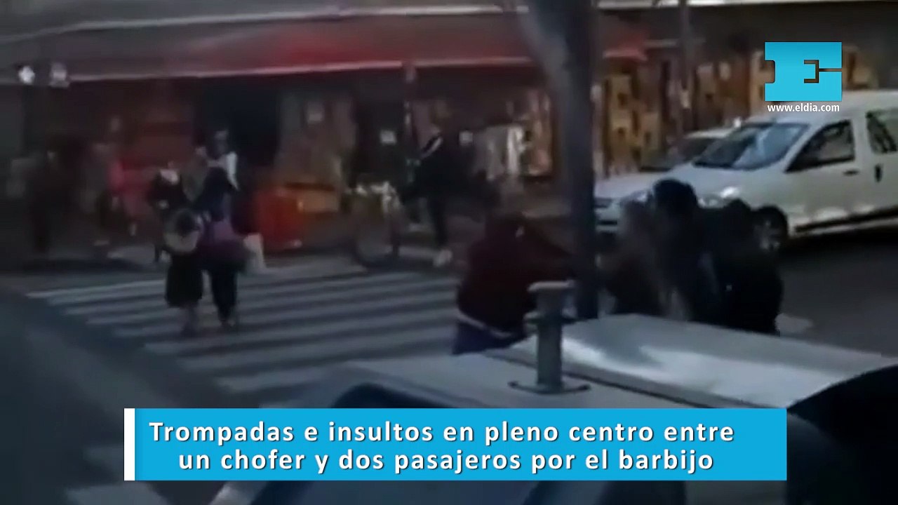 Trompadas e insultos en pleno centro entre un chofer y dos pasajeros por el barbijo