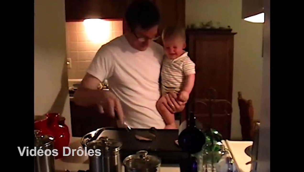 10 minutes de bébé qui rit - essayez de ne pas rire ni sourire!