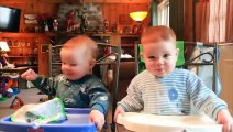 Les vidéos les plus drôles de bébés jumeaux et de bébés triplés qui rendront votre journée entière h