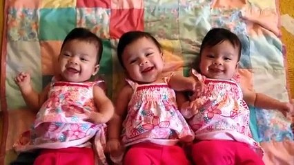 Mignon Triplet Babies Fun Les échecs et les moments vous feront rire fort