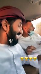 انسي همومك واضحك و روق علي نفسك