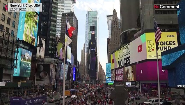 شاهد: صور الكون الملتقطة بواسطة التلسكوب جيمس ويب تعرض على شاشات عملاقة في نيويورك