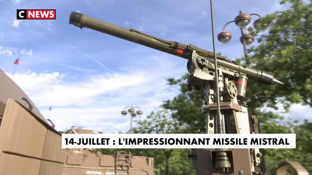 Sergent-chef Cédric : «C’est le missile Mistral […] on peut abattre hélicoptères, drones et avions, sur une altitude de 3 kilomètres»