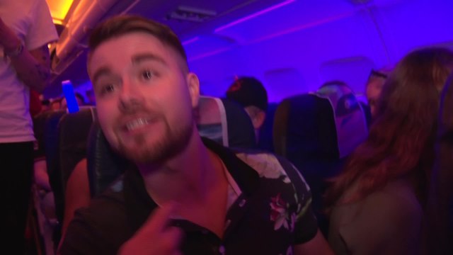 Tomorrowland: un premier avion chargé de festivaliers a atterri