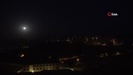 Yüksekova'da 'Süper Ay' kendine hayran bıraktı