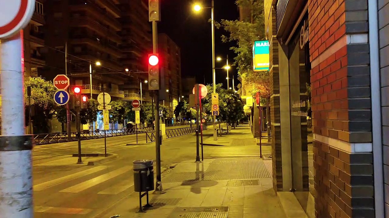 Nothing Phone (1) 4K nocturno