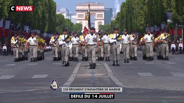 Le 3e régiment d’infanterie de marine défile devant le président de la République