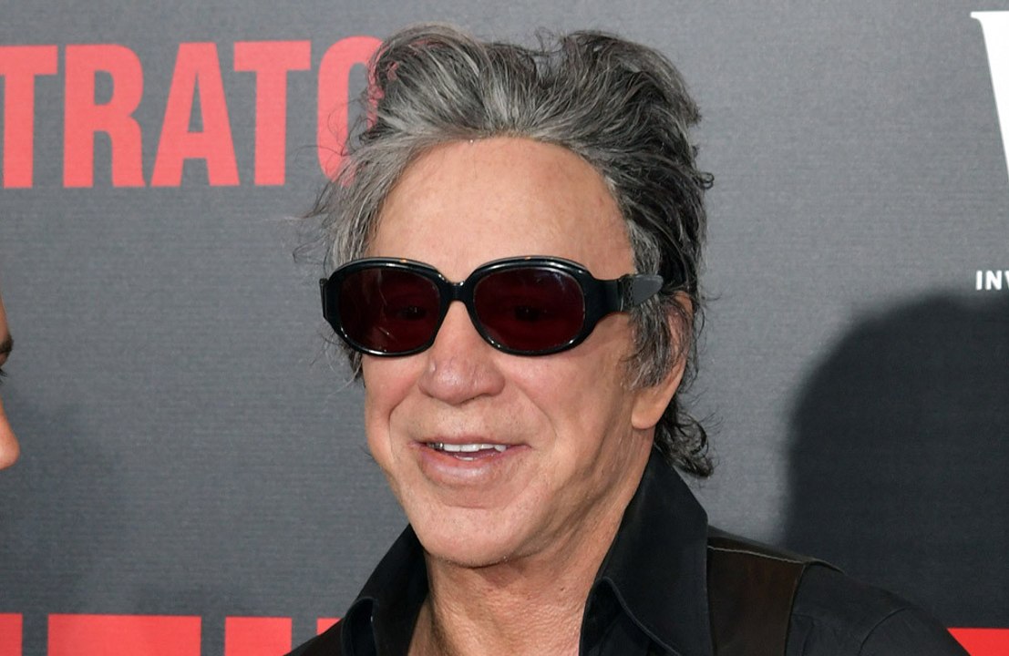 Mickey Rourke affirme que les services secrets américains sont venus chez lui après qu’il a menacé Donald Trump !