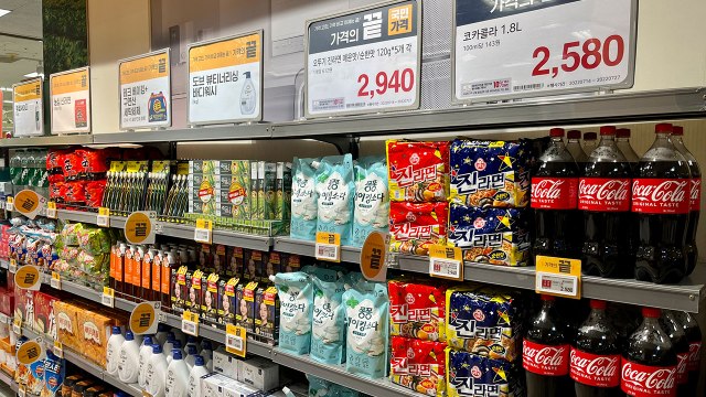 [기업] 이마트, 최저가 상품 확대...시즌 대표 먹거리 2주간 할인 / YTN