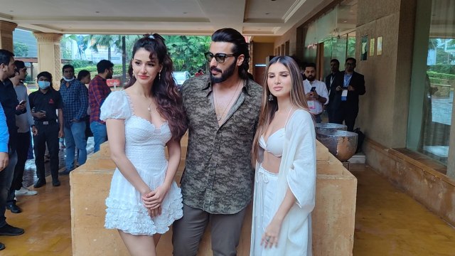 Arjun Kapoor कैसे फंसे Disha Patani और Tara Sutaria के बीच ? Watch video | FilmiBeat*Bollywood