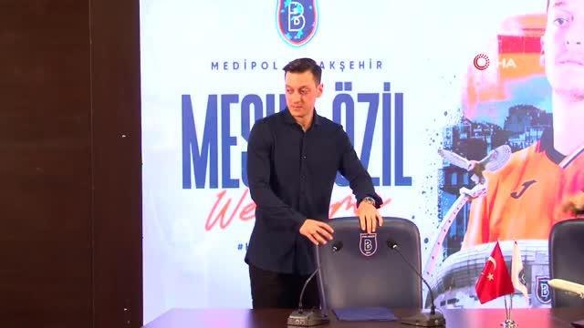 Mesut Özil, Başakşehir'e resmi imzayı attıMesut Özil: Hedefim futbol oynamak ve huzurlu olmak