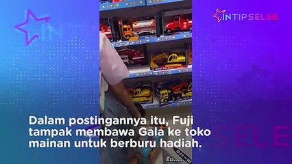 Fuji Beri Banyak Kado untuk Ulang Tahun Gala