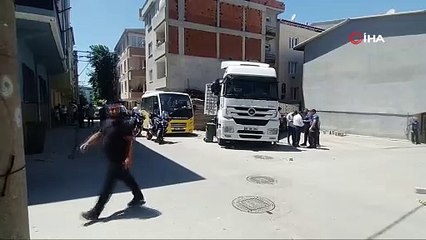 Bursa’da akrabalar arası husumette kan döküldü: 1’i ağır 3 yaralı