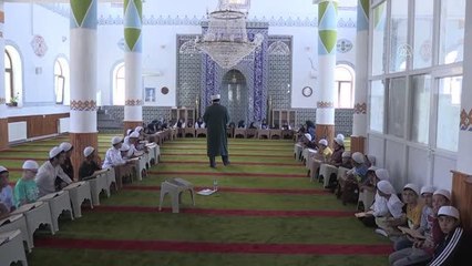 İmam, kurduğu "Cami Market"le çocuklara camiyi sevdiriyor