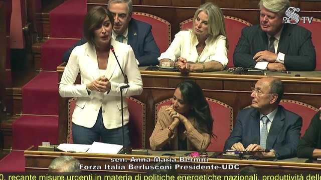Bernini (FI) ai ministri M5s: Dimettetevi e fatevi accompagnare per un'ultima volta dalle auto blu