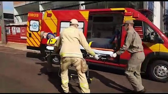 Honda CG e Honda Fit se envolvem em colisão no cruzamento das Ruas Pernambuco e Salgado Filho