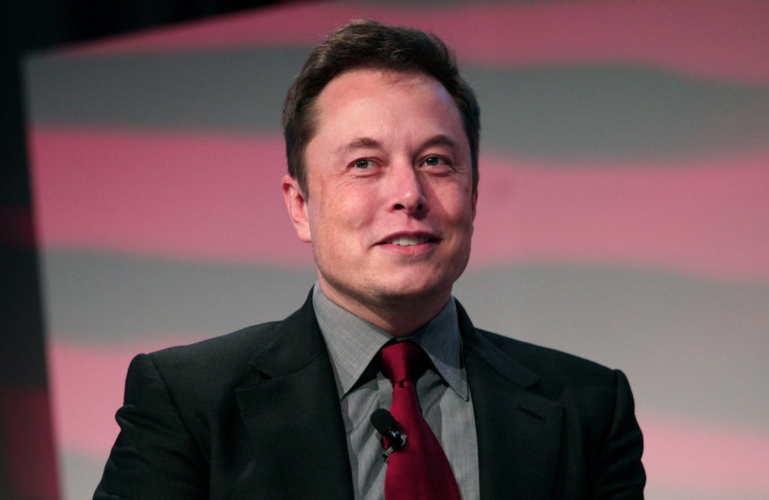 イーロン・マスク氏、ドナルド・トランプ前米大統領に引退を呼び掛ける