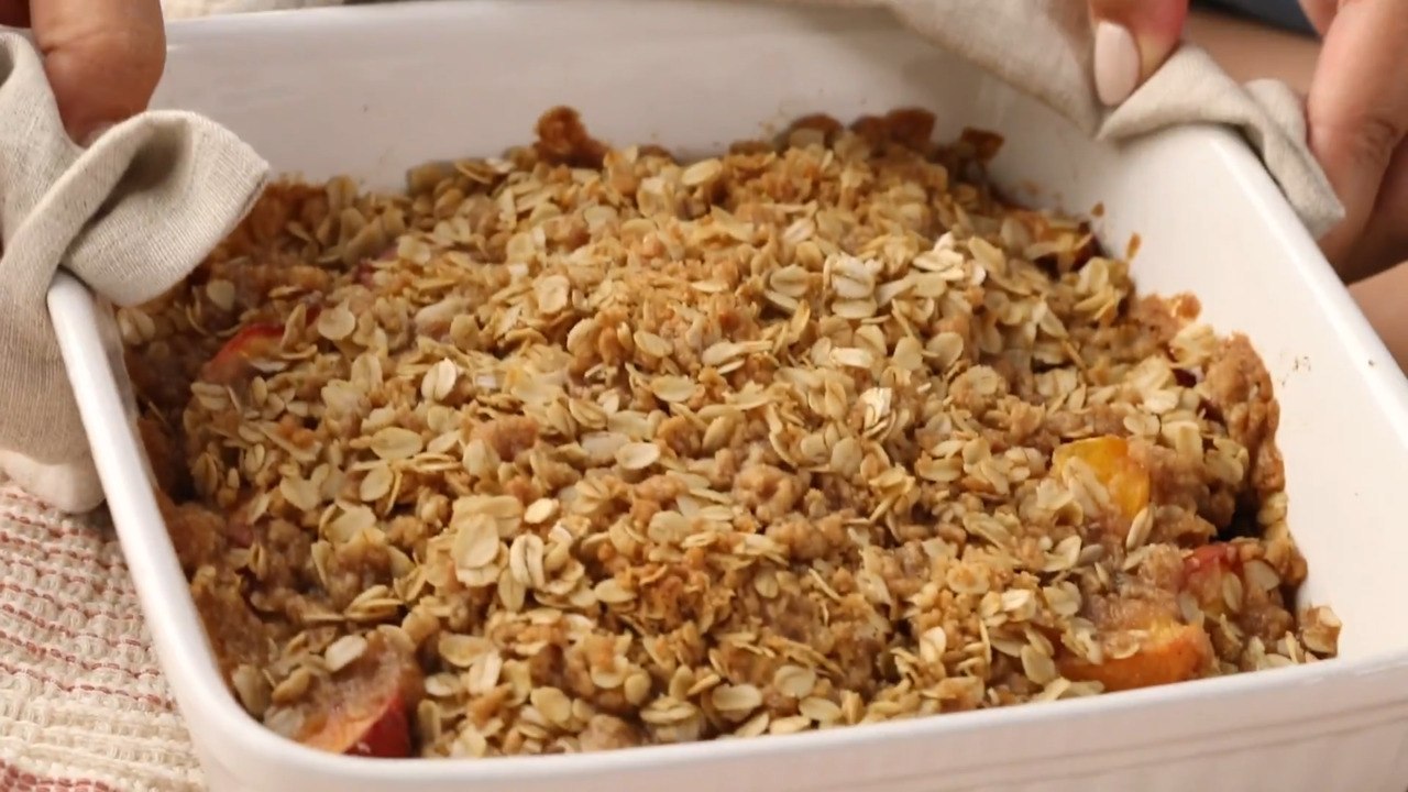 How to Make Mom's Peach Crisp