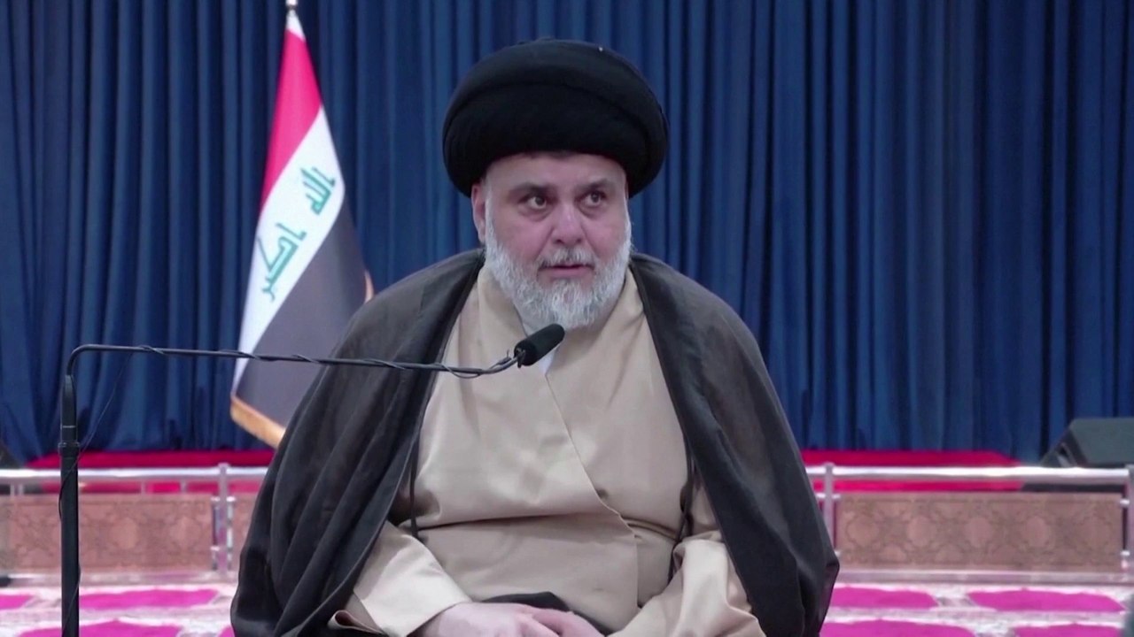 مقتدى الصدر يرد على نوري المالكي: لا نقيم له وزنا