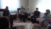 KIRIKKALE - Vali Tekbıyıkoğlu, 15 Temmuz'da doğum gününde şehit olan polisin ailesini ziyaret etti
