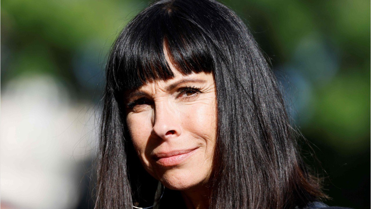 VOICI - "Je reprends goût à la vie" : Mathilda May annonce de bonnes nouvelles après son hospitalisation