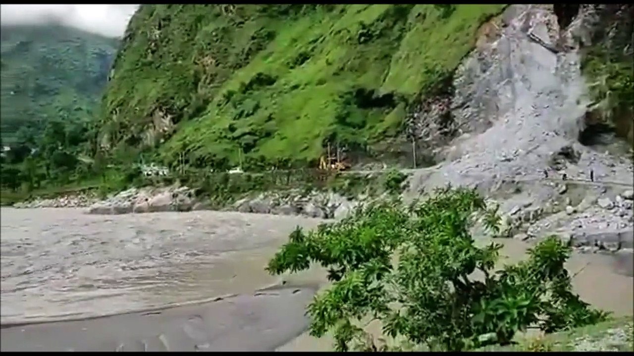 Des chanceux évitent de justesse un glissement de terrain