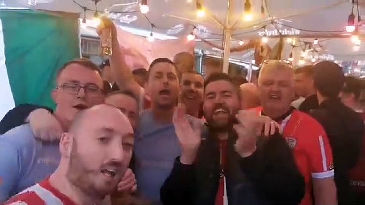 Singing in the rain in Riga