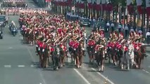 عرض عسكري في العيد الوطني الفرنسي في أجواء حرب على أبواب أوروبا