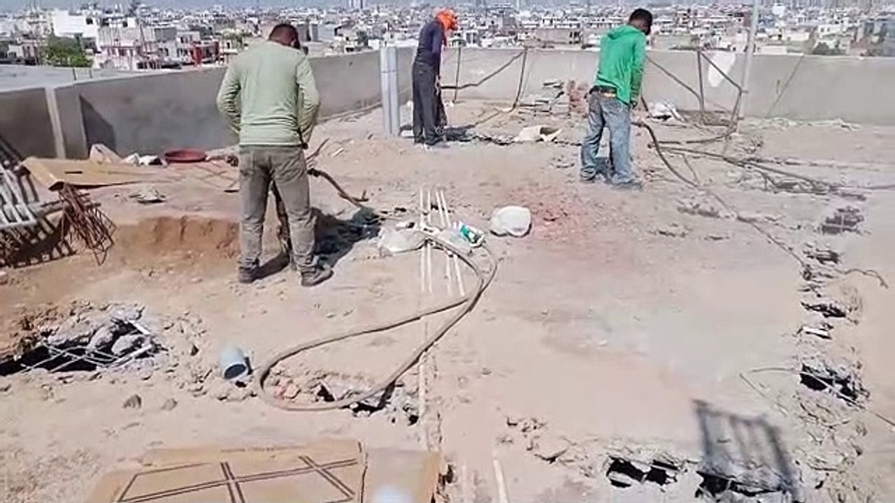 दो बार निर्माण हटाया...नहीं माना निर्माणकर्ता तो जेडीए ने फिर हटाई अवैध छत