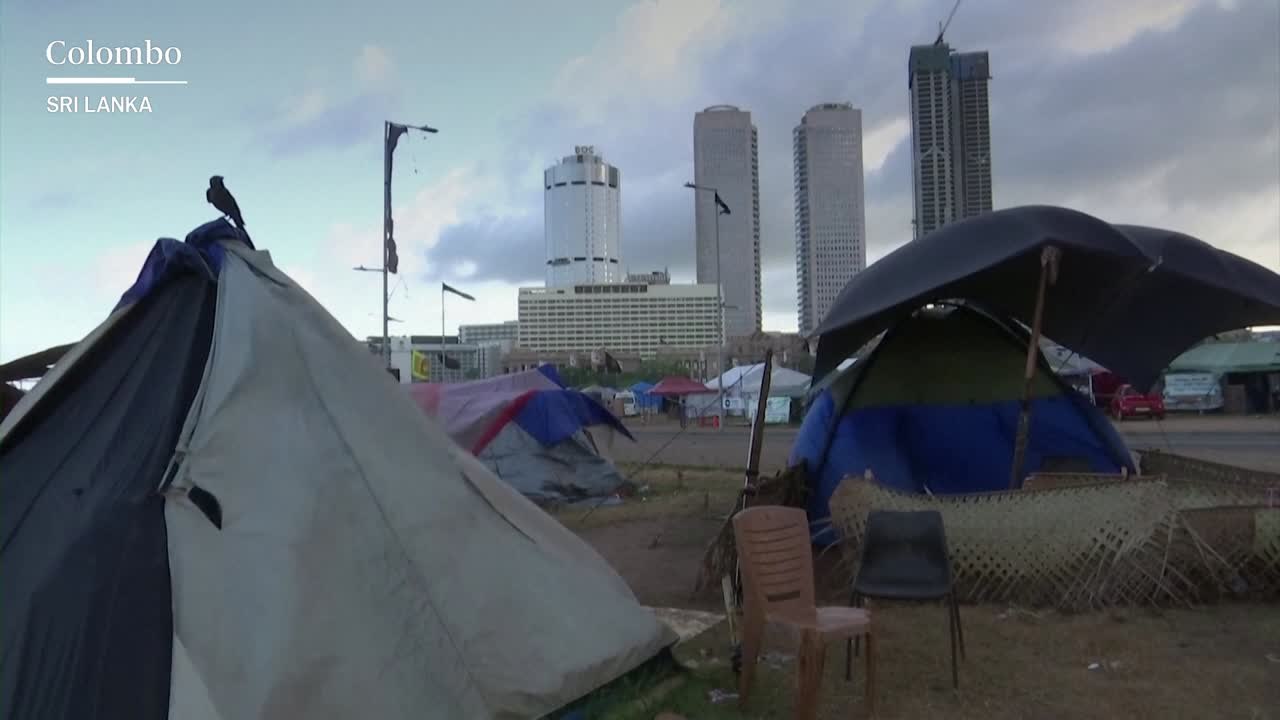 Protestas en edificios gubernamentales en la capital de Sri Lanka