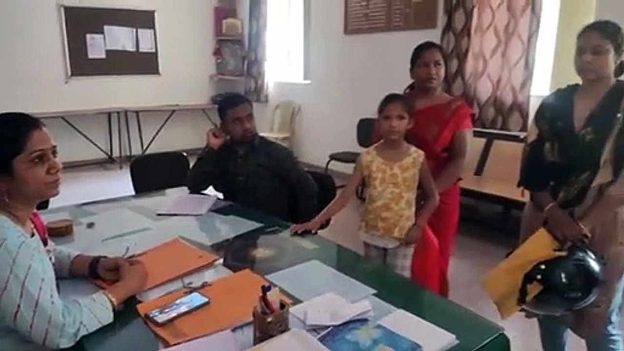 rajshiksha: ये कैसा मजाक ! स्कूल में लॉटरी खोल...