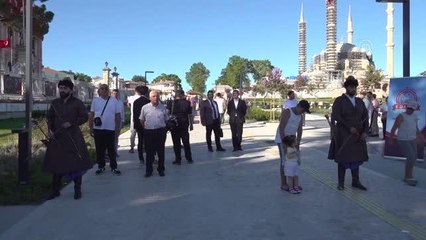 Edirne'deki Selimiye Meydanı'nda "15 Temmuz fotoğrafları" sergisi açıldı
