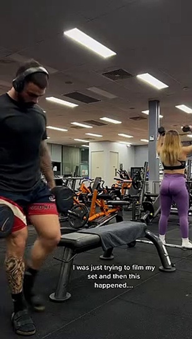 Koca götlü hatun, sert parmak sikişi talep etmeden önce kocasının yüzüne oturuyor