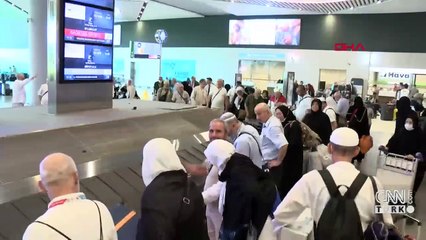 Hacıları gözyaşlarıyla karşıladılar