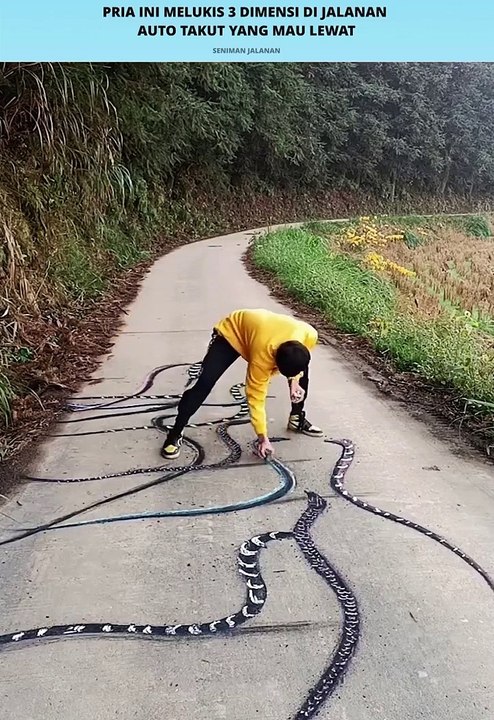 Seorang Pria Melukis Gambar 3D