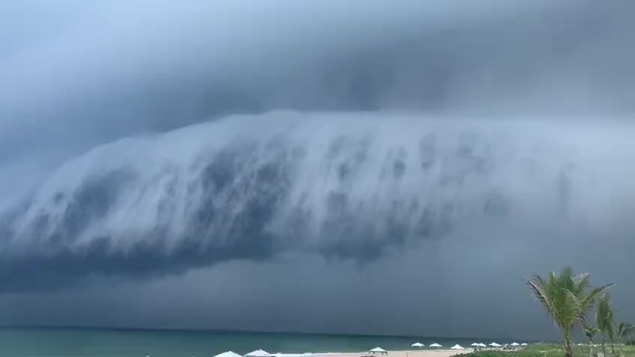 - ¡Espectacular! Nueves en forma de olas en el cielo de Playa Miramar