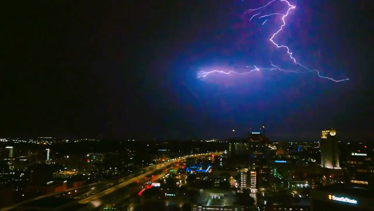 Summer thunderstorms rumble through Florida