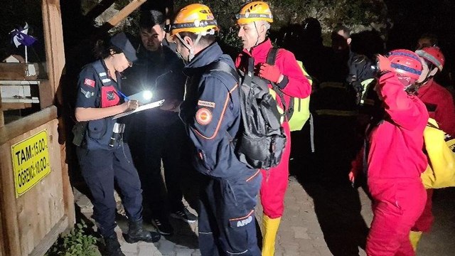 Mağara içinde kanyona düşerek mahsur kaldılar