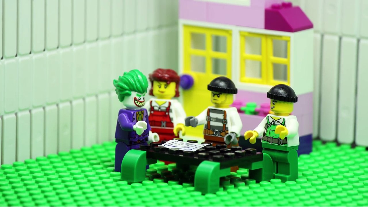 Lego Joker ATM Robbers - Lego City Police Station
