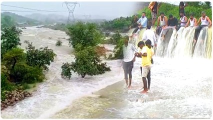 Water Bodies In Nizamabad: భారీ వరదలకు నిజామాబాద్ జిల్లాలో ఉప్పొంగుతున్న వాగులు,వంకలు| ABP Desam