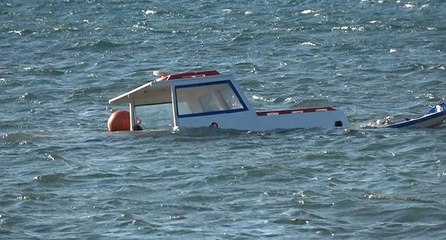 Şiddetli rüzgar tekneleri batırdı